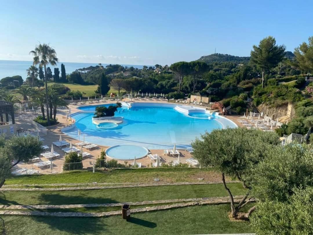 Saint-Raphael- Vue Mer Et Massif De L'Esterel Exteriér fotografie